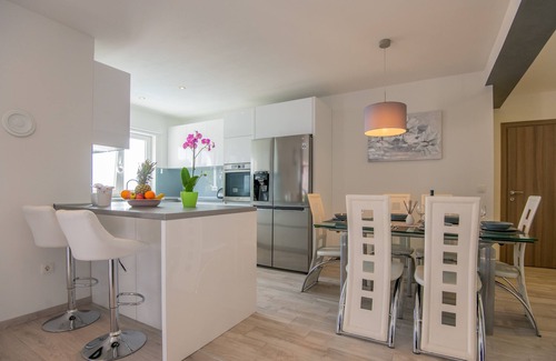 Makarska House | VILLA VIS MARIS-HEATED POOL SEA VIEW