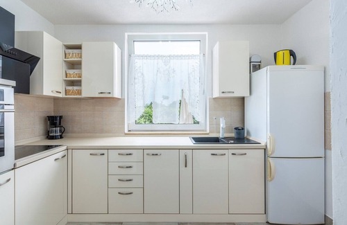 Strpacici Apartment | Villa Visnjan with Pool/Apartment No.3 with Terrace in Front of the Pool