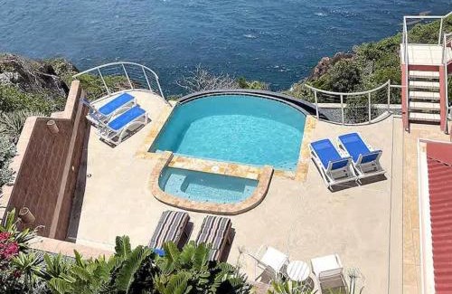 Peterborg House | Villa Vista Oceanfront 4BR - Infinity Pool - Views