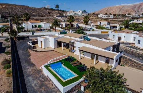 Villaverde Villa | Villa Volcan2 Rural Private Pool la Oliva by Holidays Home