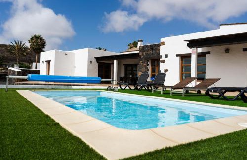 Villaverde Villa | Villa Volcan2 Rural Private Pool la Oliva by Holidays Home
