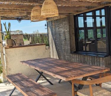 Planguenoual Villa | Villa vue Mer -5 mn des plages - grand jardin-cuisine d'été- 4 chambres