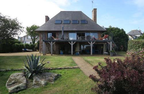 Trebeurden Villa | Villa vue mer avec terrasse de 50m2 donnant sur la plage de Goas Treiz à TREBEURDEN Ref-674