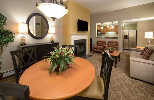 Brownsville Villa | Villa with a Fireplace Near the Trails