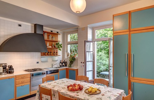 Oliveto Lario Villa | Villa with garden in front of the lake