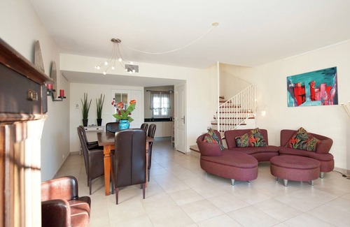 Aigues-Mortes Villa | Villa with Marina View