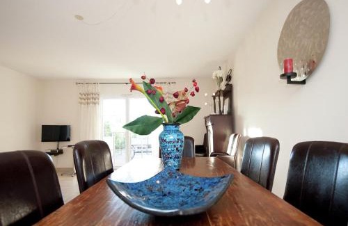 Aigues-Mortes Villa | Villa with Marina View