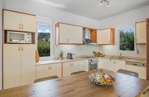 Sissi Villa | Villa Yiayia: Relaxing by the sea (Heated pool)