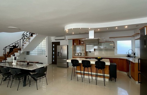 Eilat Villa | Villa Yuka - Spacious 6-bedroom in Eilat with Heated Pool