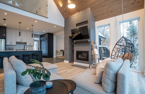 Saint-Damien Apartment | VillaBaraka| Envol Huards|Hot Tub | EV |Pool Table