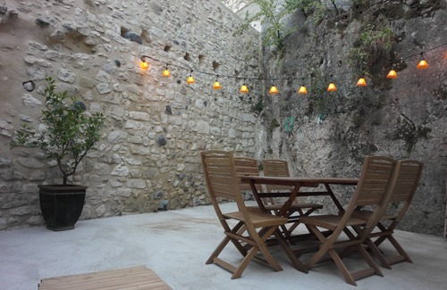 Viviers House | Village house with small inner courtyard