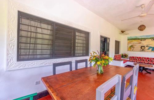 Galu Beach Villa | Villas Dora and Holly