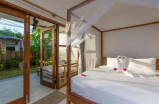 Cam An Villa | Vina Beach Pool Villas