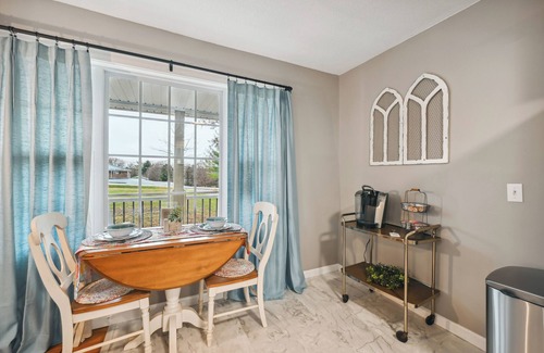 Vine Grove Cottage | Vine Grove Home w/Deck, 4 Mi to Saunders Springs!