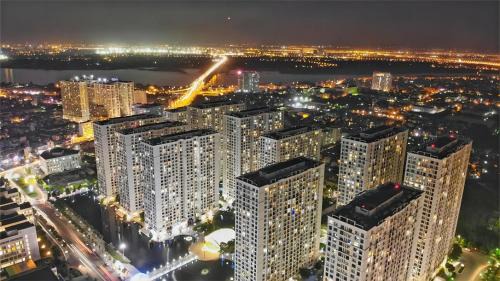 Hoang Mai Apartment | Vinhomes Times City by Emily in Town