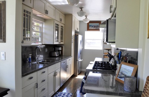 Encinitas House | Vintage Bungalow - 1 Block to Beach Acesss
