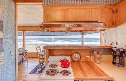 Roads End House | Vintage Charm with a Modern Flair in this Oceanfront Beauty in Roads End!