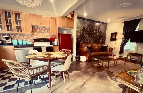 Hudson House | Vintage decor for a retro-chic stay near Montreal - 35 min Airport