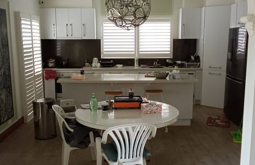 Grovedale House | Vintage house for holiday in Geelong