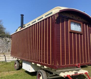 Turnchapel House | Vintage Showman's Wagon For Two Close to Beach