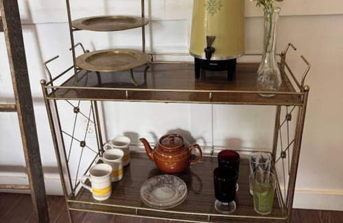 London House | Vintage Vacation in Old East - LHSC/Fanshawe 5 min