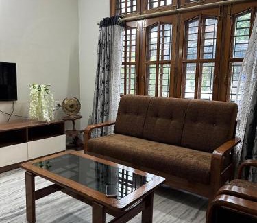 Sualkuchi House | Vintage Villa
