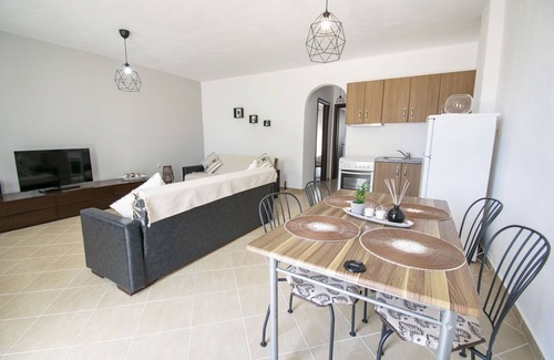 Flogita Apartment | Violeta Apartment by RentalsPro