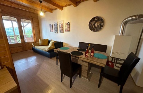 Felsotarkany Apartment | Virág Apartman