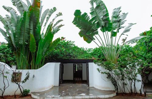 Siolim Villa | Viraam Estate by RÊVE - Infinity heated pool with caretake and cook