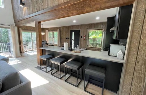 Lake Harmony Estates Cabin | Vista View CabinnHOT TUB! Lake Access!