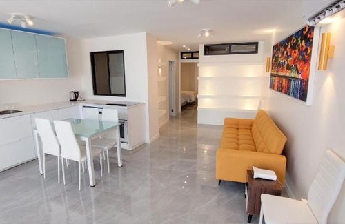 West Bank Apartment | Vivre à la maison comme à l'Hotel- Strictly Kosher