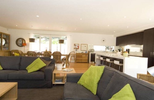Flinders House | Vlinders - Great family home close to park, shops, cafes & restaurants