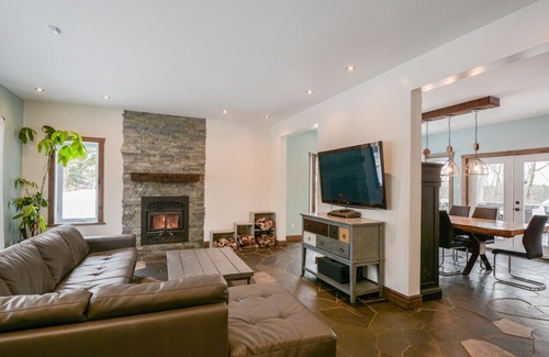 Sainte-Ann-des-Lacs Cottage | Vrbo Property