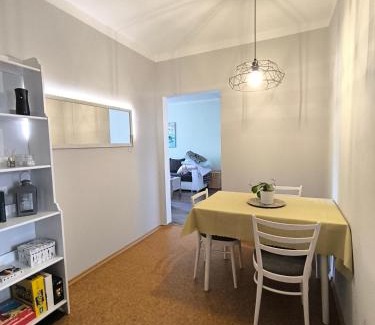 Hluboka nad Vltavou Apartment | Vzdušný byt v centru Hluboké nad Vltavou