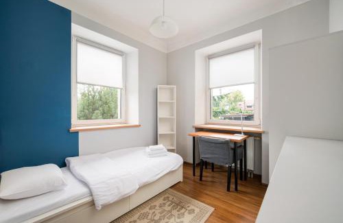 Wlochy Apartment | Włochy Rejonowa Homely Apartment by BookingHost