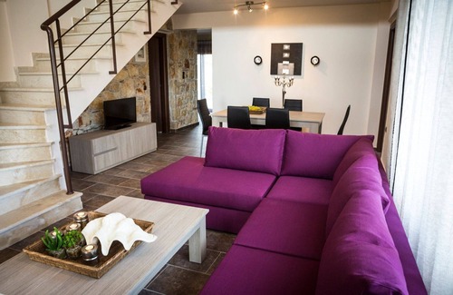 Nea Skioni Villa | (w) Queen 4 Bedroom Villa | Private Pool