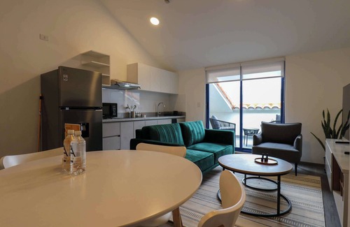 Cusco Historic Center Apartment | w* | Stunpedous 2BR w/Perfect Balcony in Cusco