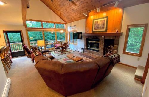 Bretton Woods Villa | W2 Mount Washington Place Townhome for winter seasonal 1 minute to ski slopes reliable WiFi
