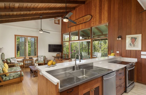 Puako House | Waialea Bay Beachfront Home with AC