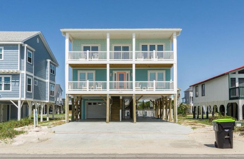 Long Beach House | Wait N Sea by Oak Island Accommodations