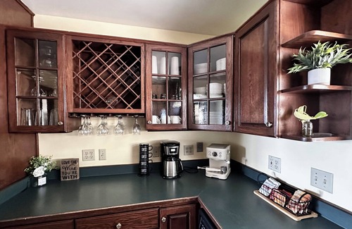 Medford Cottage | Wake to breathtaking sunrises over the rolling hills! Relax by the fire under the stars, & savor sunset dinners beneath fragrant wisteria pergola. Surrounded by wineries and minutes from historic Jacksonville, this retreat blends charm & convenience