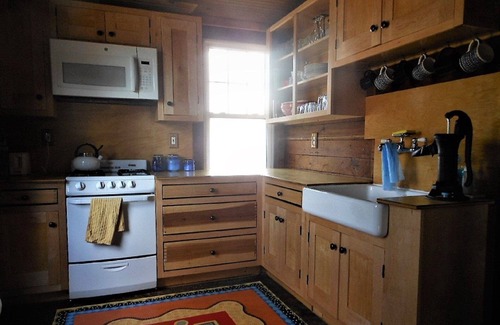 Mid-Coast and Islands Cottage | Wake to Sunrise on the Ocean