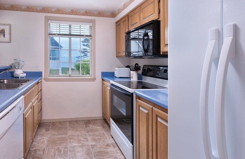 Agate Beach Resort | Walk down to the surf!