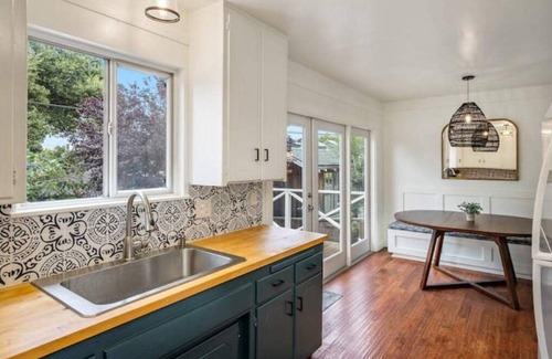 San Luis Obispo Cottage | Walk downtown! Spa Tub+Bikes+Grill | CalPoly+Beach