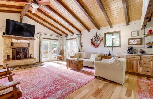 Alpine Lake House | Walk to Alpine Lake Terra Alta Cabin with Deck