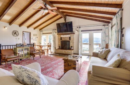 Alpine Lake House | Walk to Alpine Lake Terra Alta Cabin with Deck