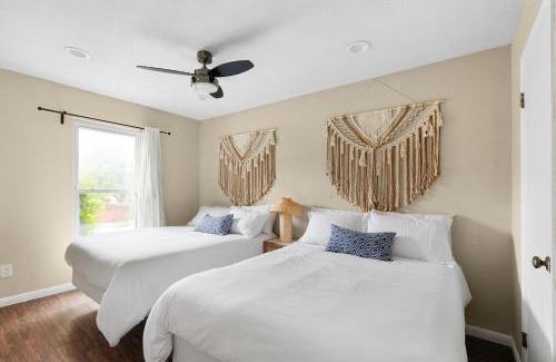 Barton Hills House | Walk to BartonSwim, Eat at SoCO Sleeps 8