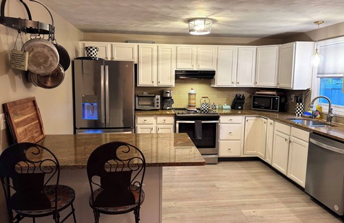 Newport East House | Walk to beach! Great large outdoor patio. Still booking fall 2025!
