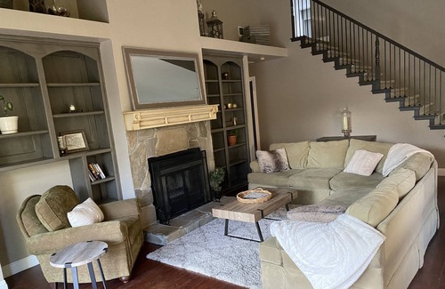 Folsom House | Walk to Folsom Lake! Delightful 4 bdrm Home w/pool