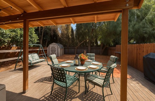 North Whisman House | Walk to Google 3BR Home Yard & Kitchen